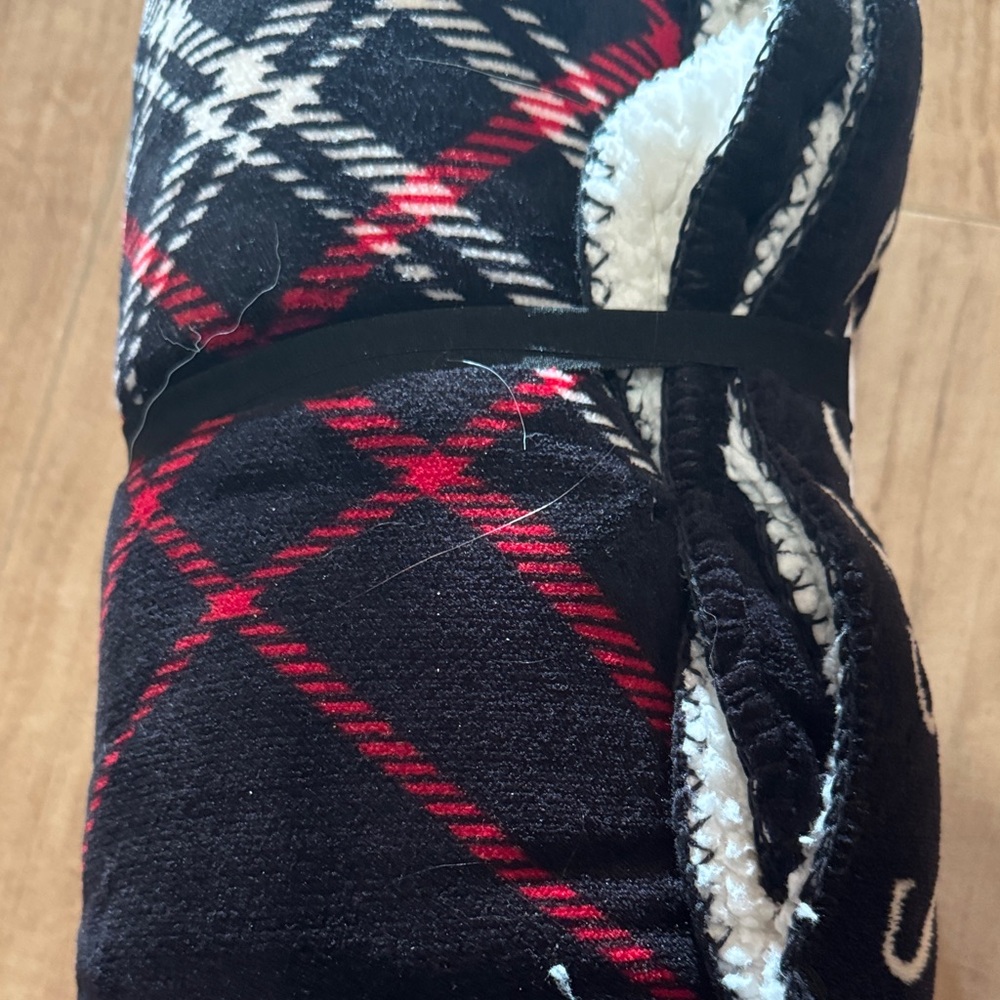 Victoria's Secret Black and Red Plaid plush blanket - Picture 4 of 5